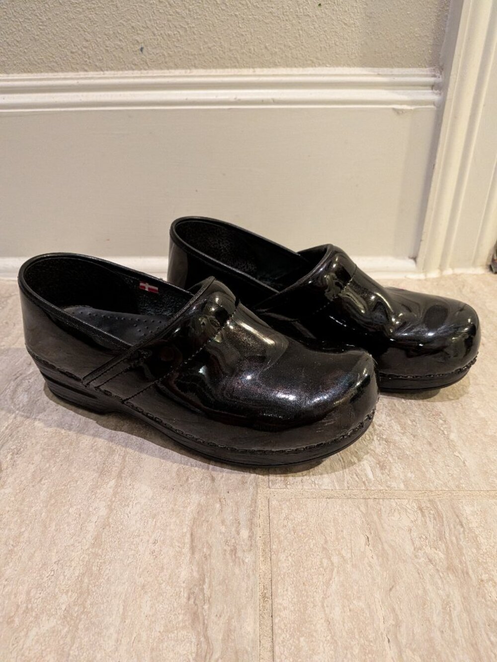 Sanita Professional Cabrio Women's Clogs Size 41 Glossy Black Leather Slip On